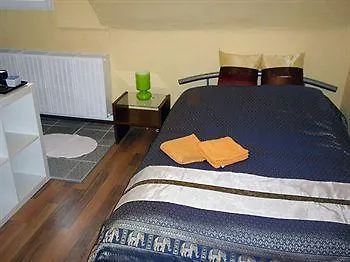 StayinColonia 2*, Colonia