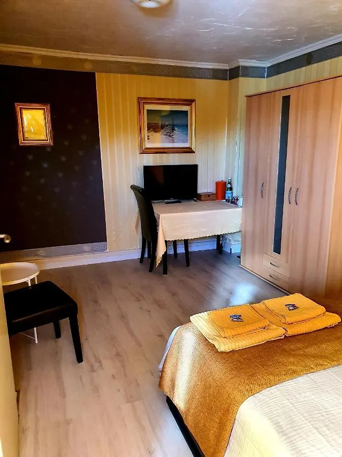 StayInKöln Bed & Breakfast